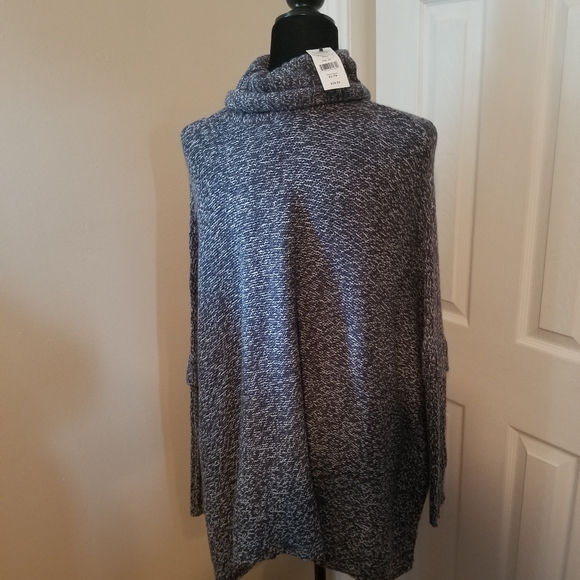 XS Brand New Design Lab Sweater - Picture 2 of 6